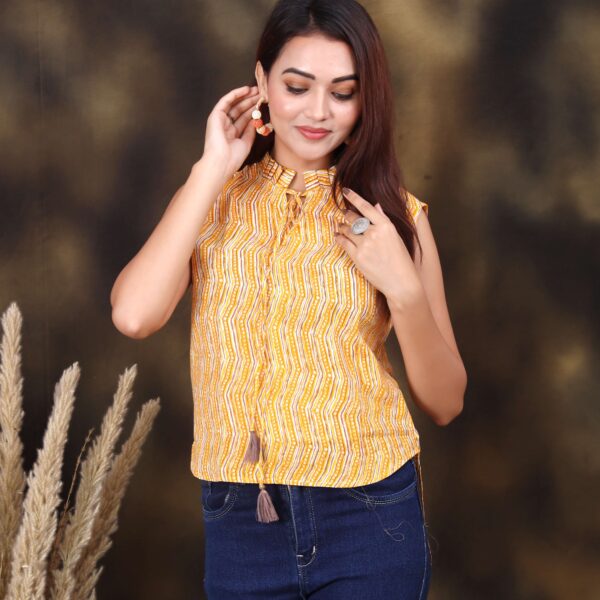 Yellow Zigzag Printed Sleeveless Top for Women ? Trendy Casual Cotton Wear