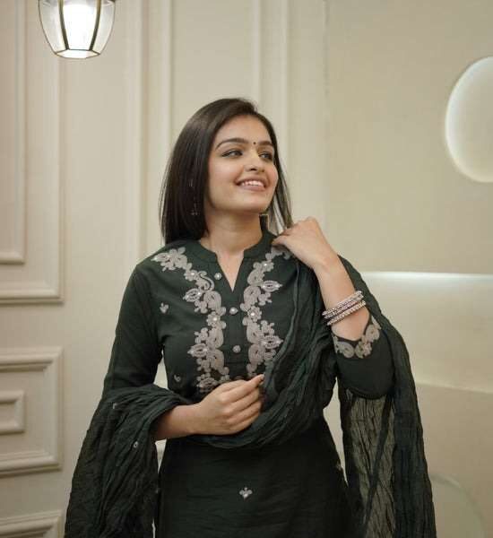 Women's Cotton Embroidery Straight Kurti Pant With Dupatta Set