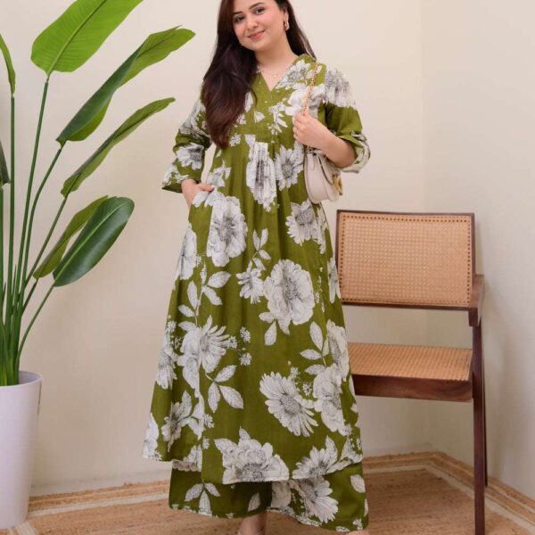 Women's Cotton Floral Printed Straight Kurti With Pant Set