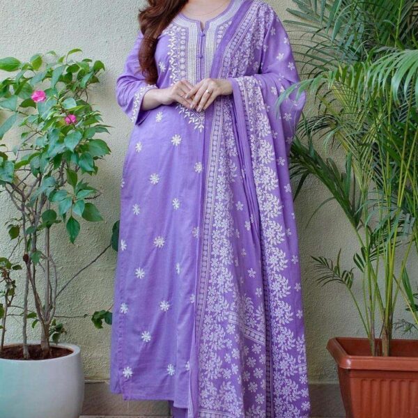Women?s Cotton Floral Printed Straight Kurti With Pant and Dupatta (Lavender)