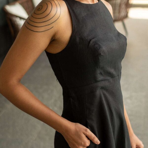 Women's Cotton Solid Pain Sleeveless Cutaway Midi Dress Midi Dress Stylish Western One Piece Casual Dress  ( Black )