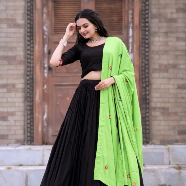 Navratri Special Reyon Real Mirror Work Lehenga Choli with Dupatta ?